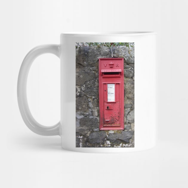 Traditional Red British Post Box in Wall [Royal Mail] by grantwilson